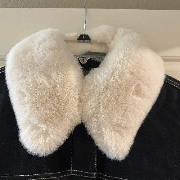 NWOT - WeWoreWhat Size L Jean Jacket with Removable Fur Collar - Picture 5 of 8